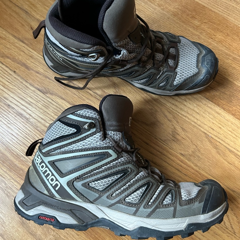 Women’s Salomon X Ultra Mid 3 Aero Hiking Boot Brown - Size 8.5